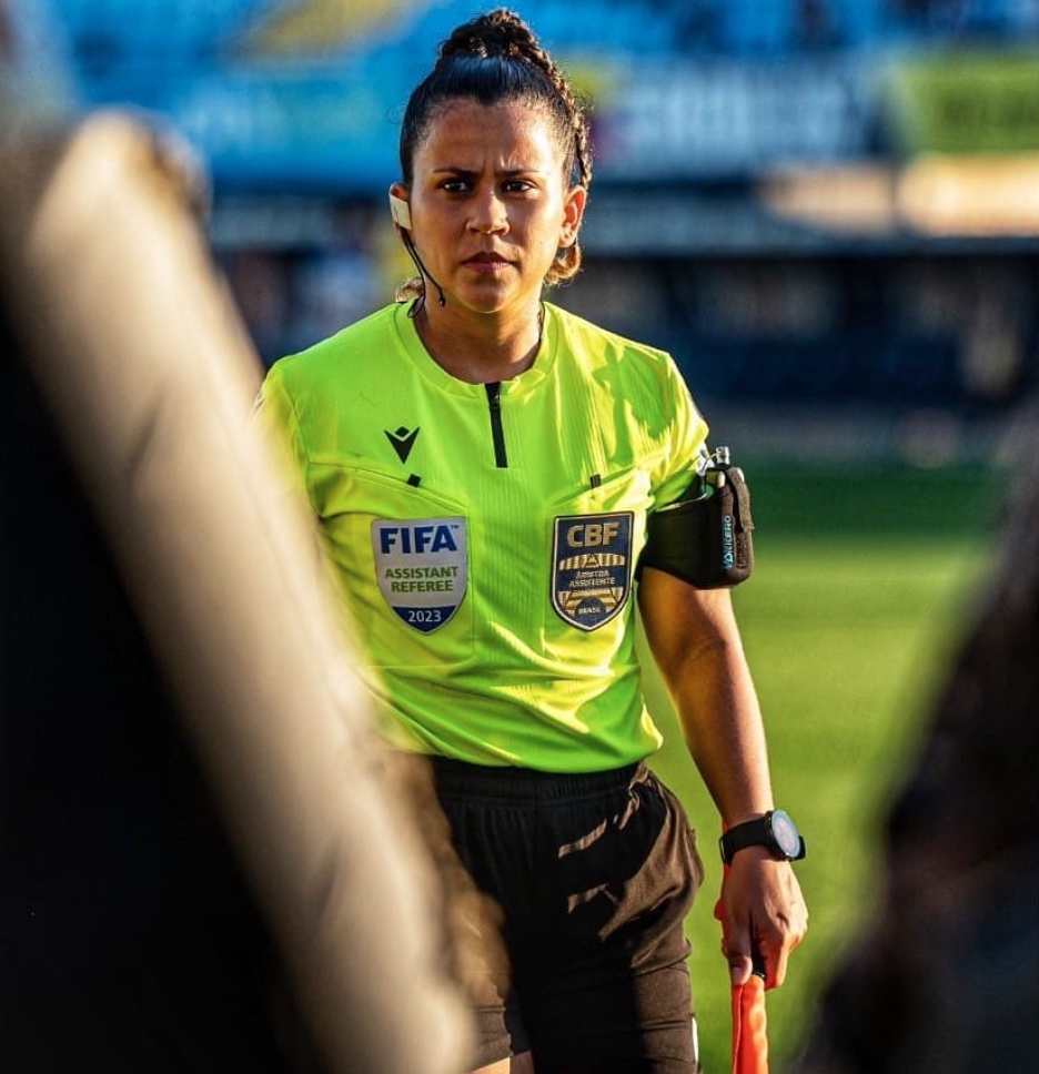 Anne Kesy arbitra amazonense passa por teste anual da FIFA 5