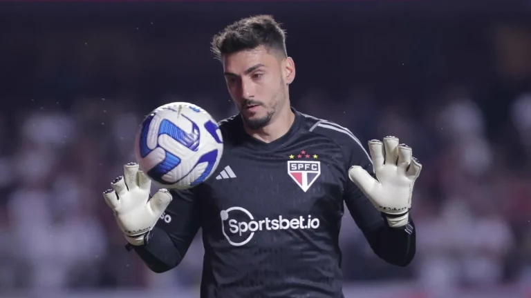 Rafael em ação com a camisa do São Paulo (Ettore Chiereguini/AGIF)