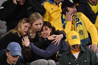 Duas pessoas morrem baleadas em Bruxelas e jogo entre Bélgica e Suécia é cancelado; vídeo 1 104703293 swedish supporters react as they wait in the stand during the euro 2024 qualifying footbal