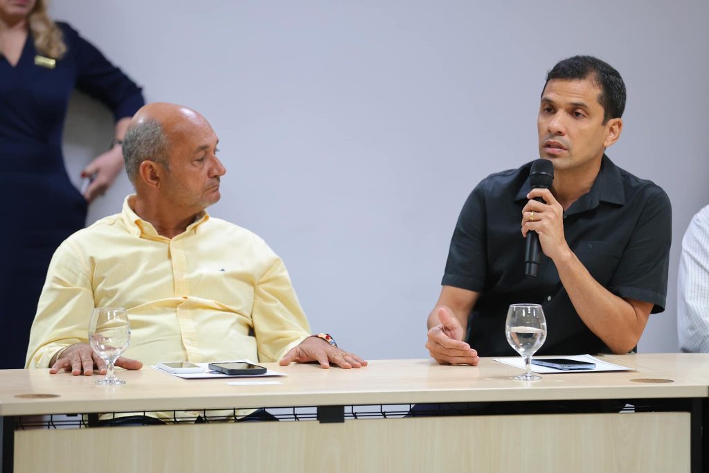 Prefeito Junior Leite anuncia instalacao do Corpo de Bombeiros e Brigada de Incendio em Maues AM