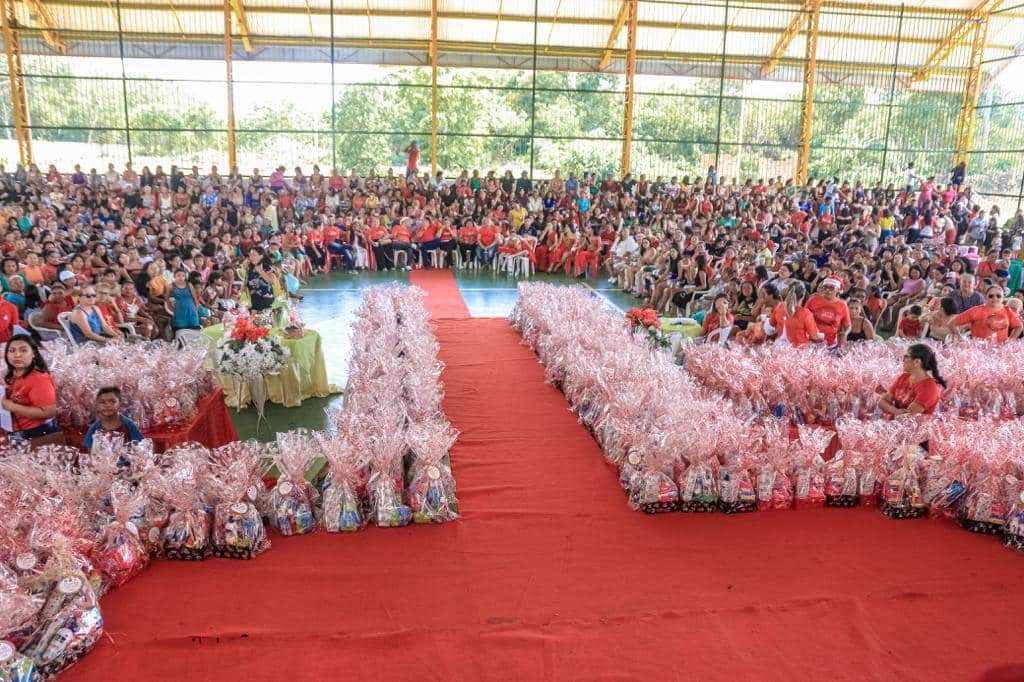 Mil mulheres contempladas na Acao Natalina Maria Bonita coordenada pela 1a dama Antonia Froes em Boa Vista do Ramos 3