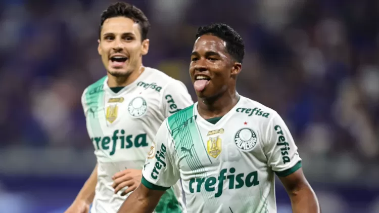 endrick comemora gol em cruzeiro x palmeiras jogo do campeonato brasileiro