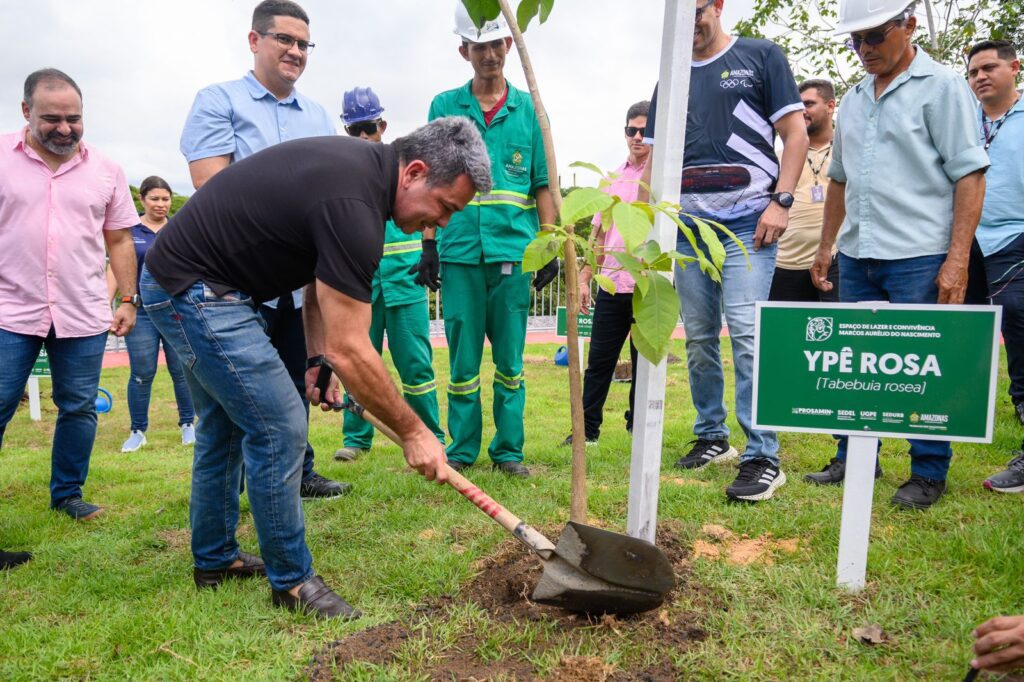 Governo do Amazonas entrega Espaço de Lazer e Convivência idealizado em conjunto com moradores da Aparecida 2 Tadeu de Souza entrega Espac807 o de Lazer na Aparecida 03 Foto Ricardo Machado SGVG 1024x682 1