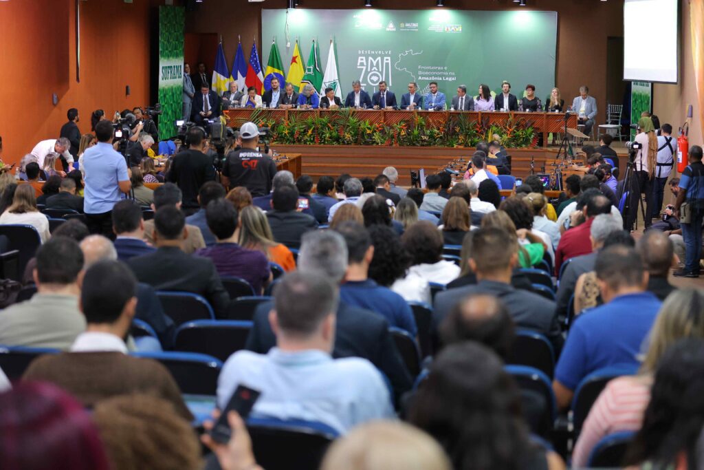 Em seminário sobre bioeconomia, Wilson Lima destaca uso sustentável de recursos naturais para gerar emprego e renda 1 Bioeconomia Fotos Diego Peres 4 1024x683 1