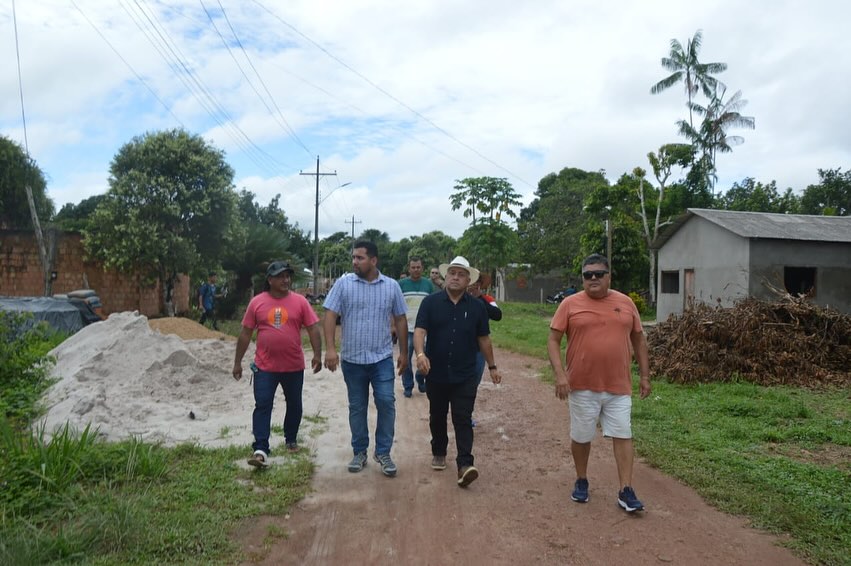 Prefeito Eraldo CB comemora retomada da construcao de 262 casas no Programa Nacional de Habitacao Rural 1