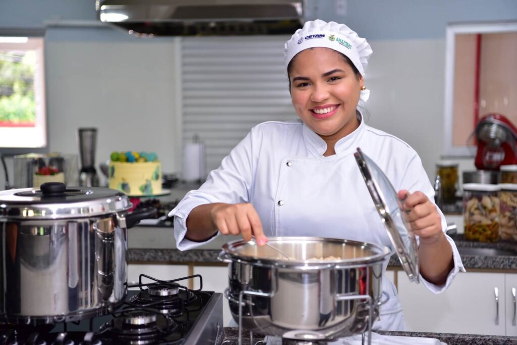 Governo do Amazonas celebra primeiro ano da Escola de Gastronomia Bernardo Ramos do Cetam 5 FOTO CLEUDILON PASSARINHO CETAM 1024x683 1