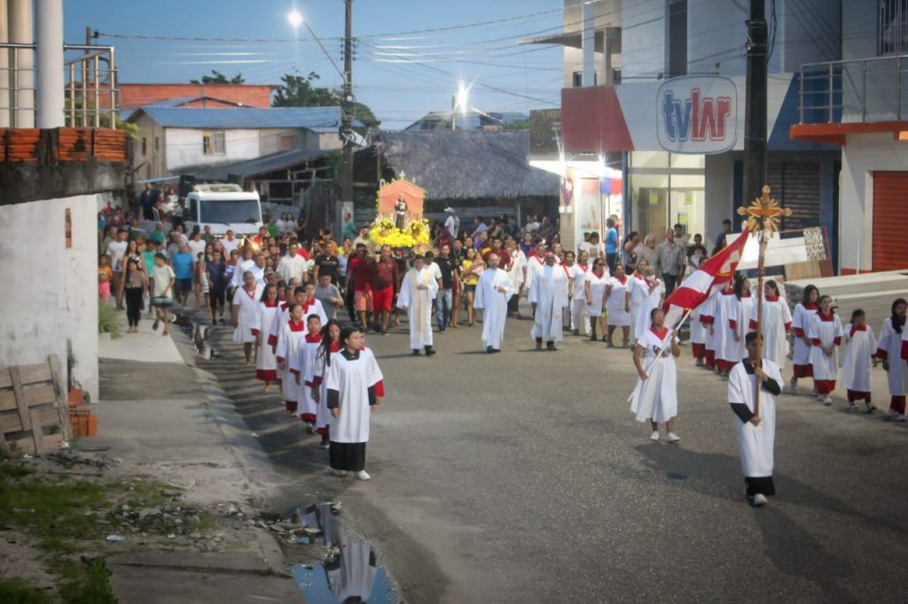 Prefeita Marina parabeniza Igreja Catolica pela festa de Santo Antonio de Nhamunda 2024 3