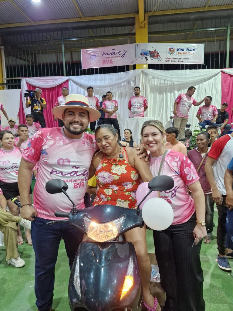 Festa memorável para as mães promovida pela gestão Jarlem CB e Marcos Verçosa teve mais de 400 prêmios 3 Maes que transforma Jarlem CB e Edna Gama