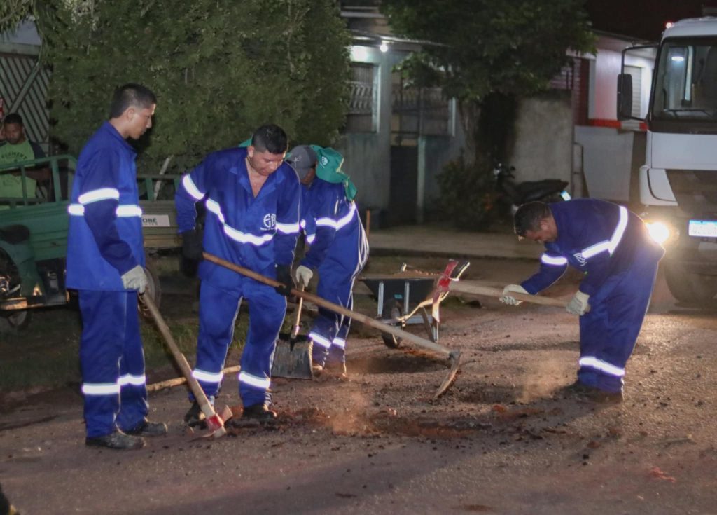 Operação tapa-buracos no bairro Ramalho Júnior com serviços noturnos para não atrapalhar moradores 1 Operacao tapa buracos no bairro Ramalho Junior com servicos noturnos durante o inverno amazonico