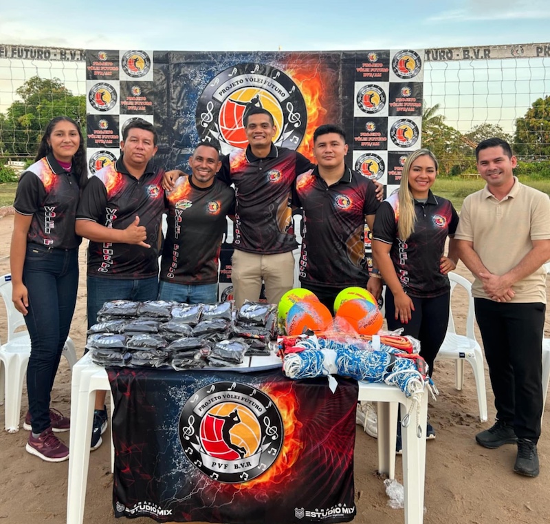 Projeto Vôlei do Futuro é fortalecido com apoio dos vereadores em Boa Vista do Ramos 1 Vereadores entregam camisas e bolas ao Projeto Volei do Futuro em Boa Vista do Ramos