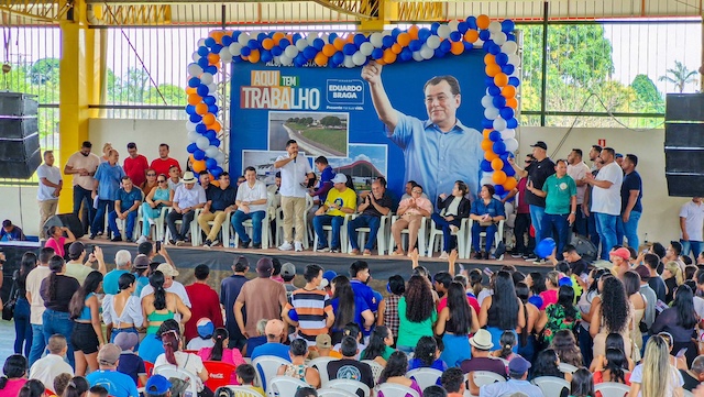 Populacao de Boa Vista do Ramos recebeu UBS Fluvial nova orla e ginasio em dia festivo