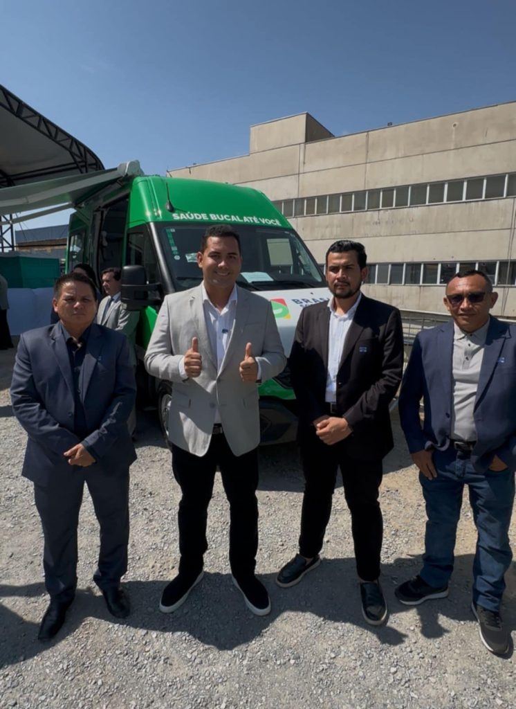 Prefeito Jarlem CB e vereadores de BVR recebem 1 Unidade Odontológica Móvel e elogia secretária Lysandra Farias e equipe de saúde 1 Está chegando uma Unidade Odontológica Móvel novinha, diz Jarlem