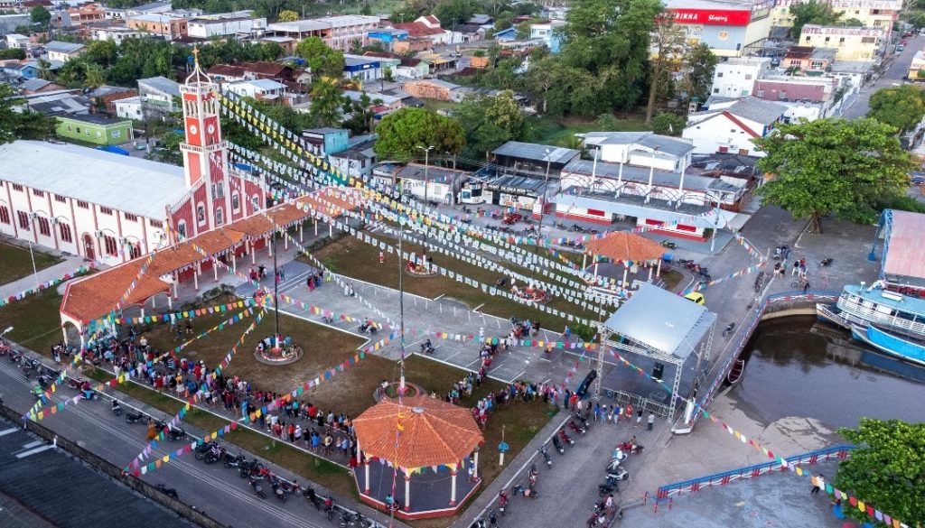 Começa Festa de Nossa Senhora do Bom Socorro, em Barreirinha; fogos e café gratuito na praça marcam a celebração 1 Screenshot 2025 08 05 19 32 13 060 com.whatsapp2