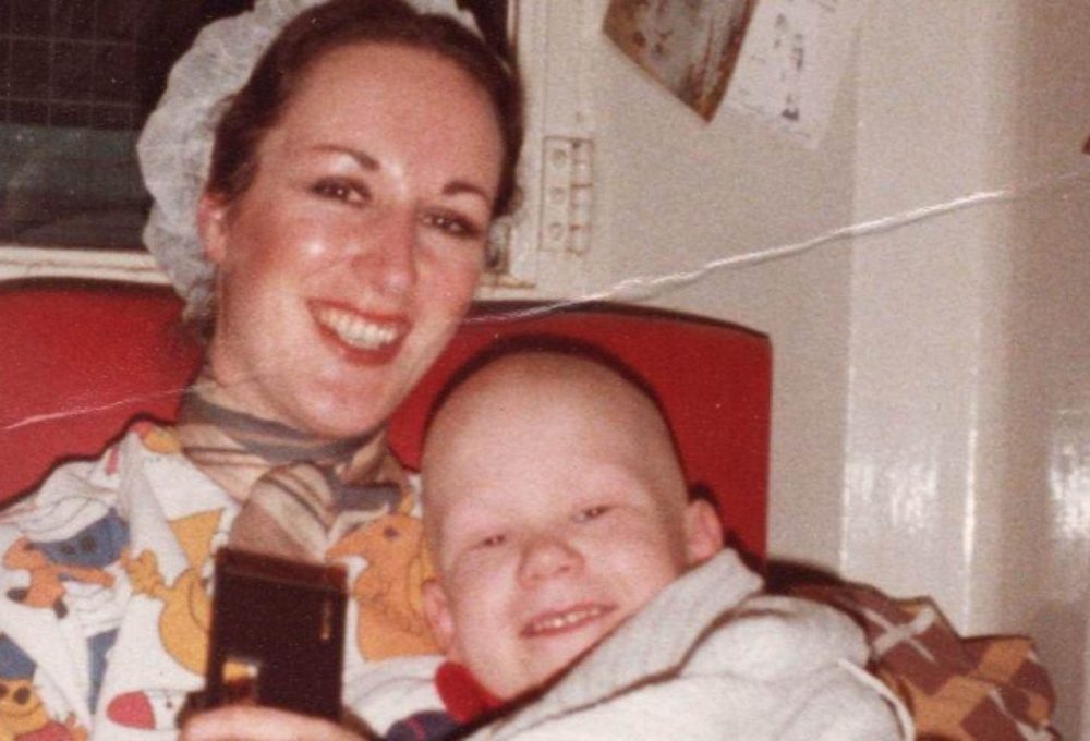 Antonya Cooper ajudou a lançar a instituição Neuroblastoma UK após a morte do filho
crédito: BBC
