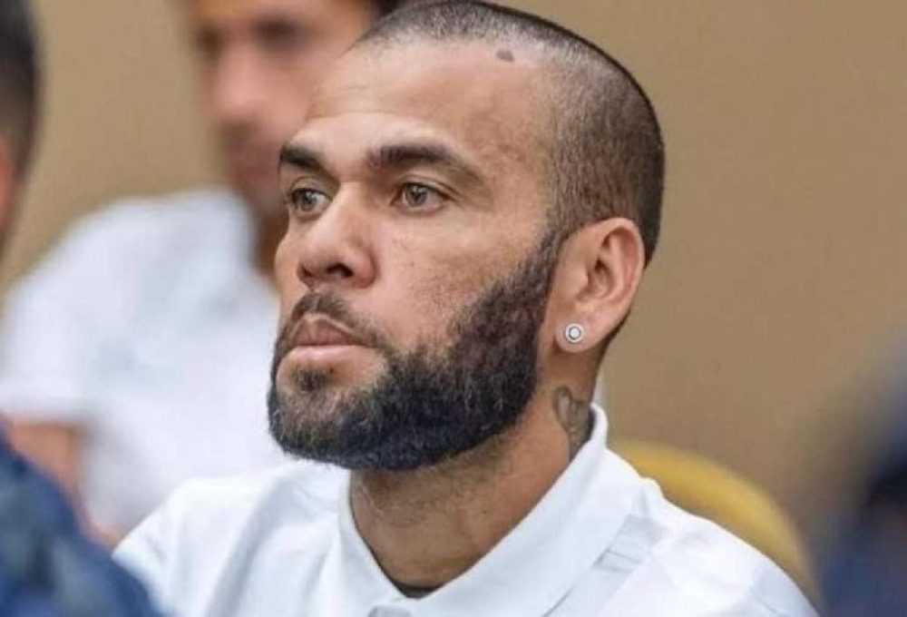 Daniel Alves recorre ao pai de Neymar para pagar fiança, diz jornal espanhol - (crédito: Reprodução Divulgação)