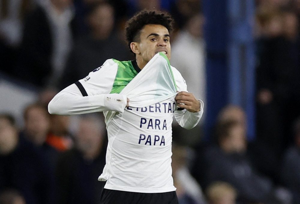 Luis Díaz Luton Town x Liverpool — Foto: Peter Cziborra/Reuters