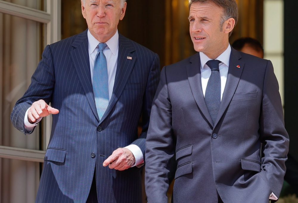 Biden e Macron — Foto: Divulgação/X