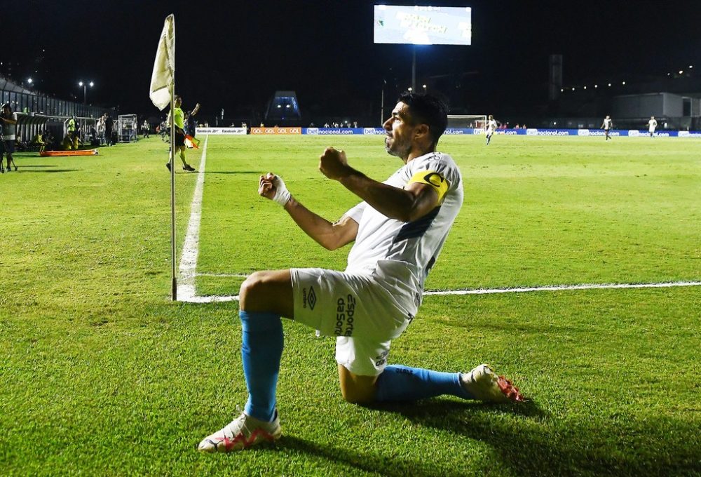 Suárez comemora gol do Grêmio sobre o Botafogo — Foto: Lucas Uebel/Grêmio