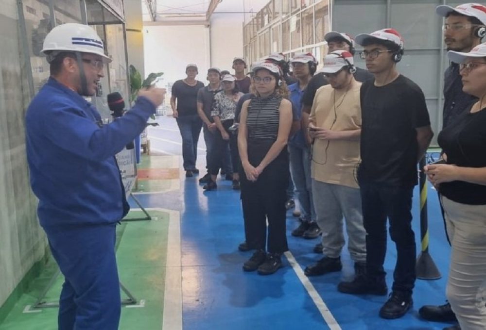 Acadêmicos tiveram oportunidade de visitar linhas de produção e conhecer todo o processo de fabricação de motocicletas (Fotos: Divulgação/Yamaha e Rosângela Alanís/Suframa)
