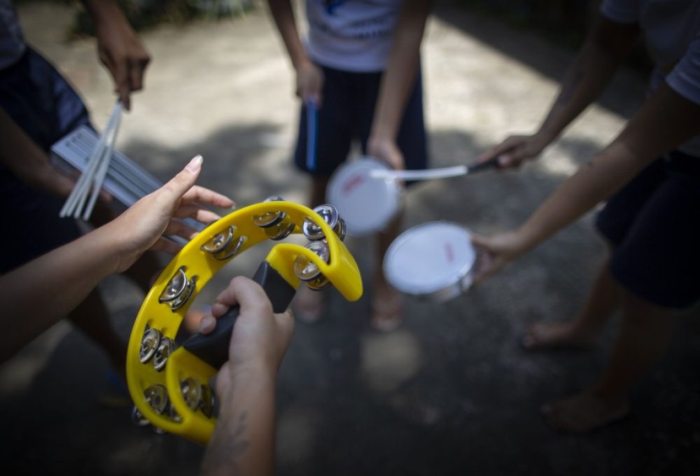 Projeto “Degase: musicoterapia para adolescentes em conflito com a lei” ganhou destaque numa publicação da ONU em 2020 — Foto: Márcia Foletto/Agência O Globo