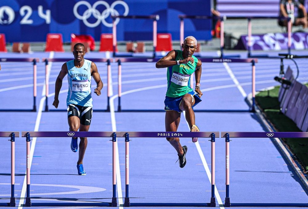 Alison dos Santos nos 400m com barreiras. Foto: Wander Roberto/COB