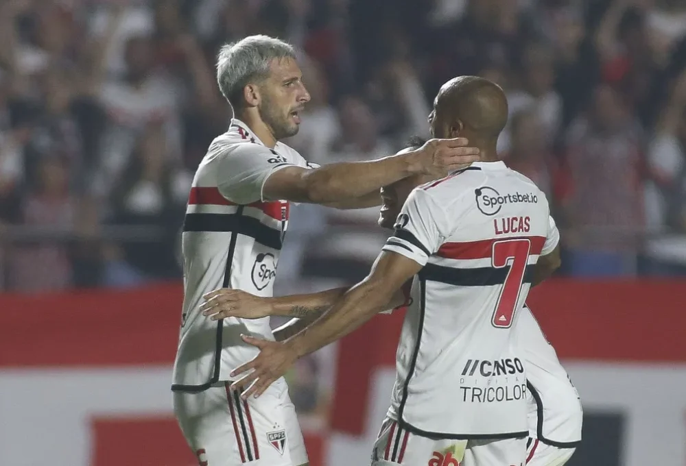 Calleri comemora o segundo gol da vitória do São Paulo sobre o Corinthians
Miguel Schincariol/Getty Images