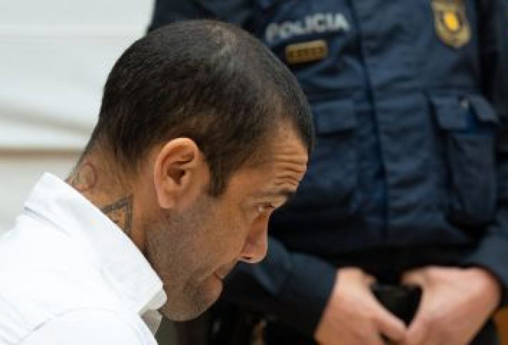 Daniel Alves durante julgamento em Barcelona
undefined