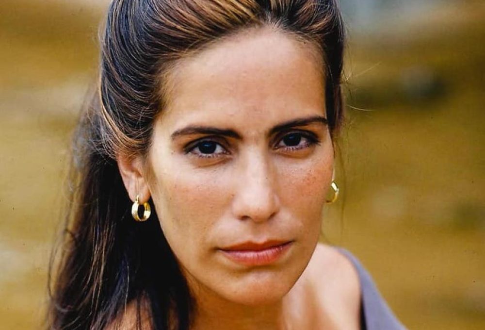 Gloria Pires compartilhou que, ao longo dos anos, se acostumou a gravar entre 16 a 18 cenas por dia nos estúdios da Globo