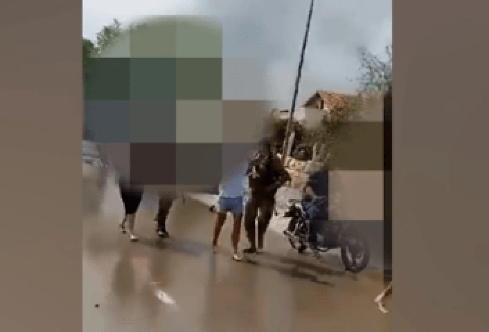 Vídeo geolocalizado pela CNN mostrou cinco civis capturados pelo Hamas perto da fronteira com Gaza: grupo radical islâmico nega decapitação de crianças e agressão de mulheres
Reprodução/X