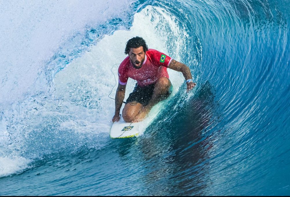 Filipe Toledo em tubo espetacular. Foto: William Lucas/COB