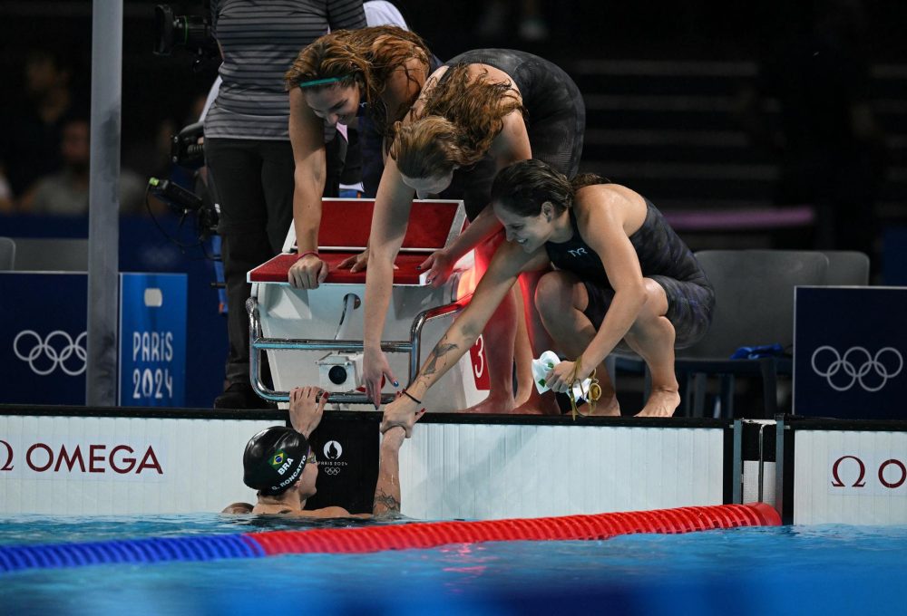 Time brasileiro da natação comemora vaga - OLI SCARFF/AFP via Getty Images