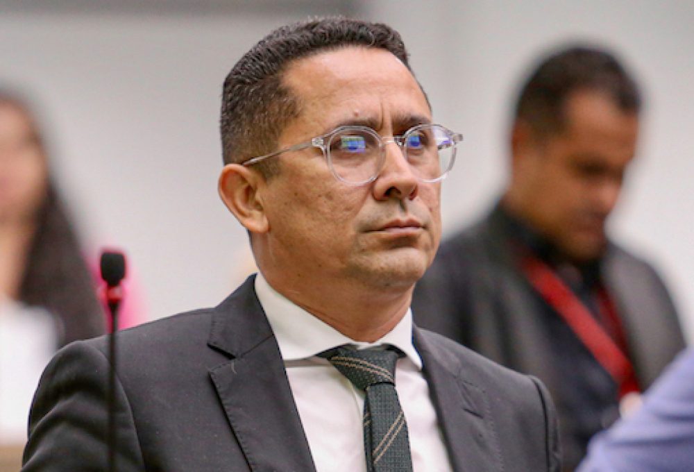 O Deputado enfatizou a importância de garantir a segurança das crianças e a tranquilidade dos pais durante as viagens (foto Gilson Melo)