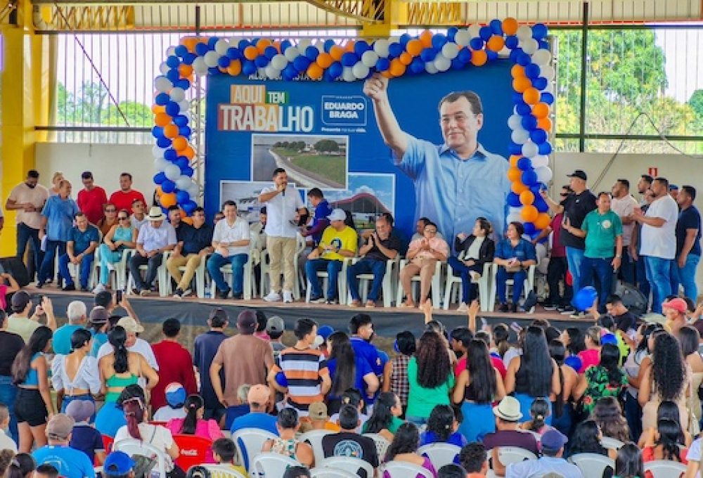 Na comunidade de Santa Ana, moradores receberam atendimento na UBS Fluvial, embarcação adaptada para funcionar como unidade de saúde equipada com consultórios médicos e odontológicos