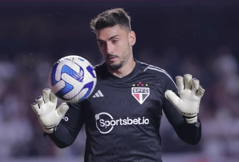 Rafael em ação com a camisa do São Paulo (Ettore Chiereguini/AGIF)