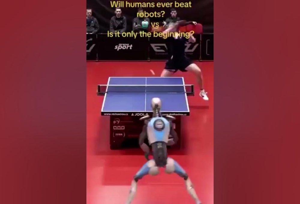 de acordo com o texto que acompanha as imagens, a inteligência artificial do androide o ajuda a vencer o humano