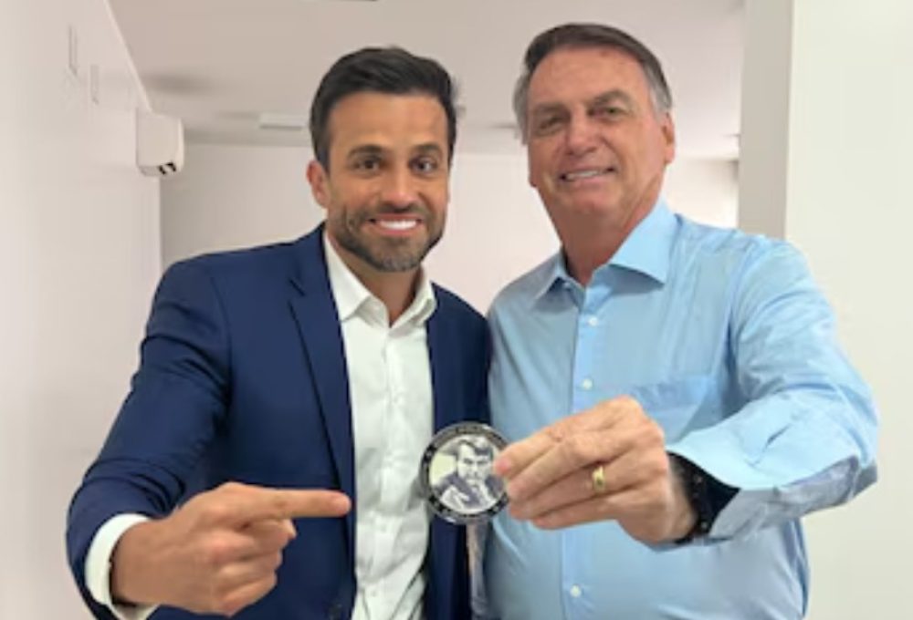 O influenciador Pablo Marçal (PRTB) quando recebeu a medalha de "imbrochável" do ex-presidente Jair Bolsonaro (PL) Foto: @pablomarcal1 via Instagram