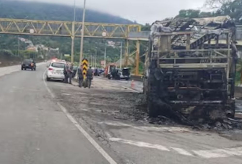 Emboscada de integrantes da Mancha Alviverde torcedores do Cruzeiro terminou com uma morte e quase 20 feridos. Foto: Divulgação/PRF-SP