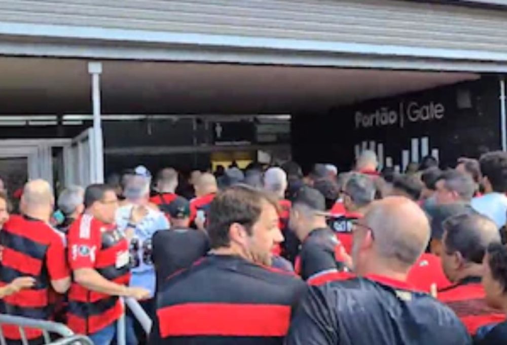 Confusão no setor visitante da Arena MRV antes da final da Copa do Brasil Foto: @raflamello81 via X