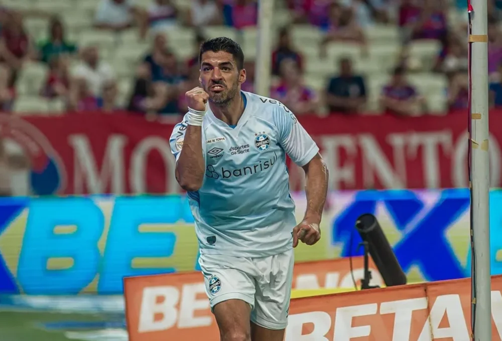 Suárez comemora o gol de empate do Grêmio contra o Fortaleza
Davi Rocha/Pera Photo Press