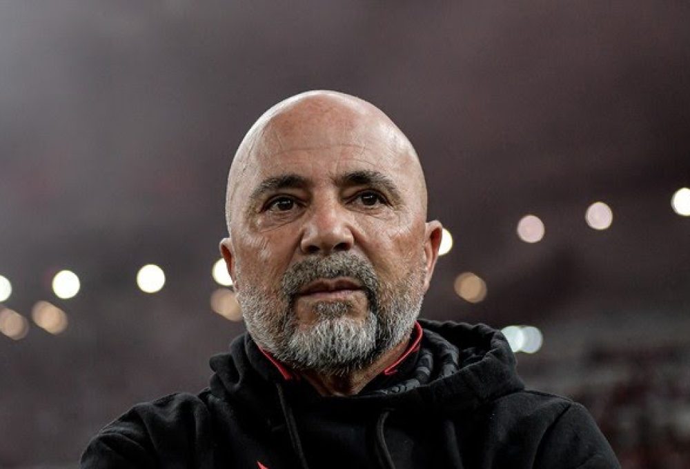 RJ - RIO DE JANEIRO - 16/08/2023 - COPA DO BRASIL 2023, FLAMENGO X GREMIO - Jorge Sampaoli tecnico do Flamengo durante partida contra o Gremio no estadio Maracana pelo campeonato Copa do Brasil 2023. Foto: Thiago Ribeiro/AGIF