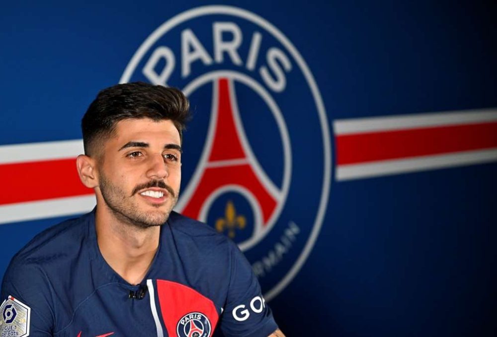 Beraldo, ex-São Paulo, novo zagueiro do PSG — Foto: Divulgação/PSG