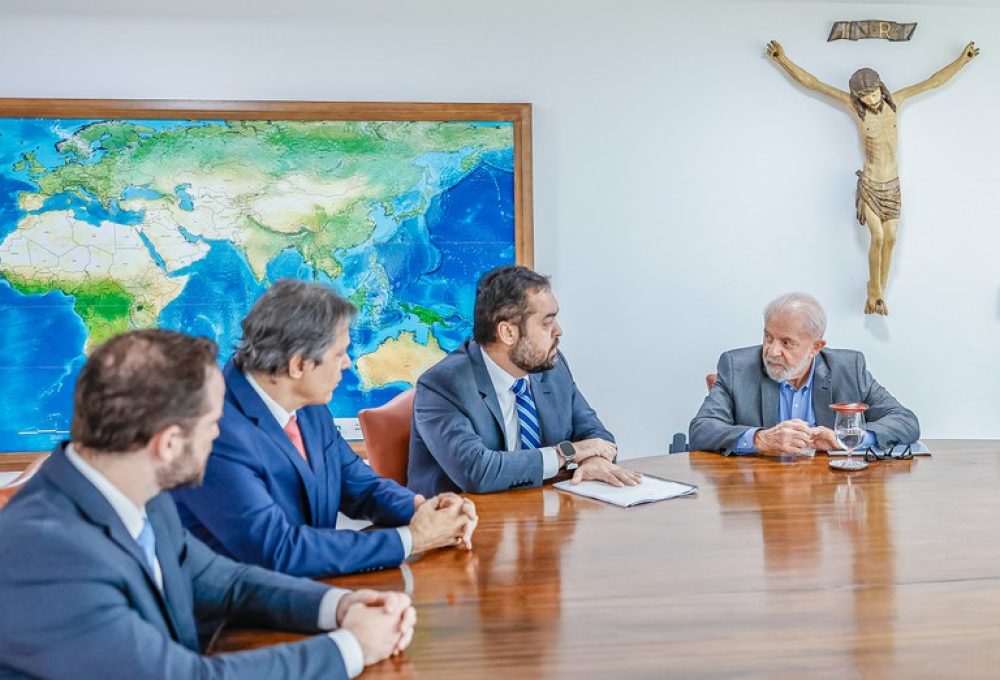 Lula e o ministro Fernando Haddad com o governador do Rio, Cláudio Castro, debatem a questão da dívida - 20/03/2024 - Ricardo Stuckert/PR