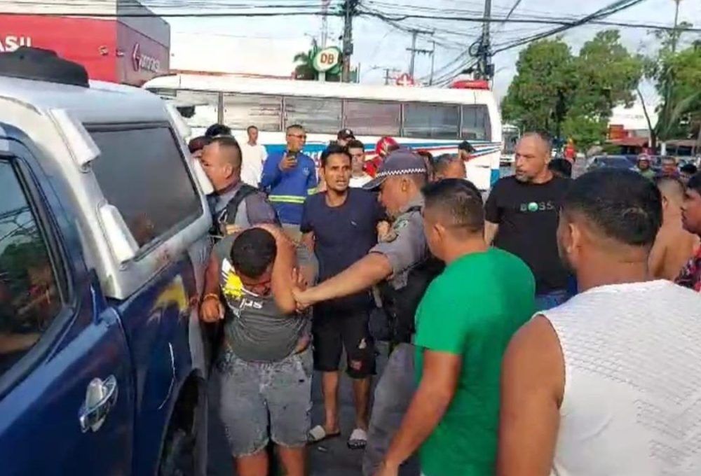 Motorista foi agredido por moradores que testemunharam o crime e agora ficará preso (Foto: Rui Silva / TV A Crítica)