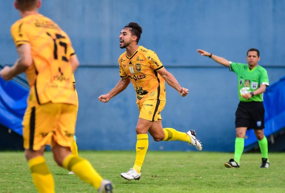 Gols da partida foram marcados por Rafael Tavares, William Barbio e Xavier (Foto: Paulo Bindá)