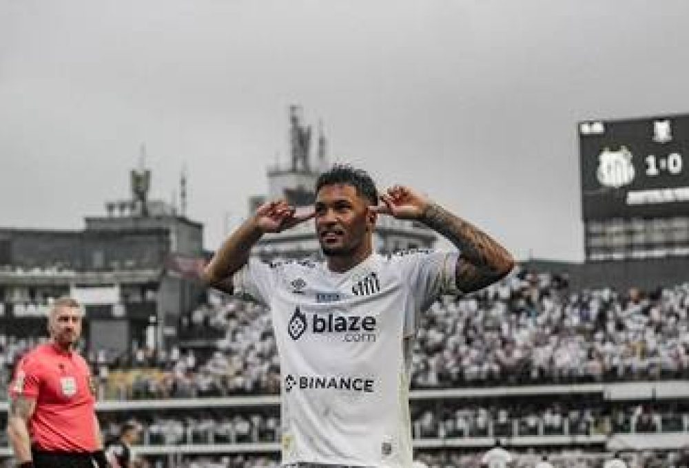 Marcos Leonardo marcou dois gols na vitória do Santos
REINALDO CAMPOS/FUTURA PRESS/ESTADÃO CONTEÚDO - 01.10.2023