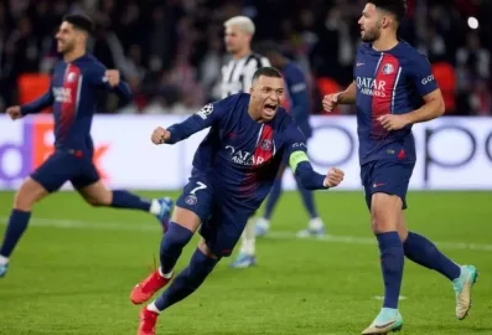 Mbappé marcou gol de empate do PSG nos acréscimos na última rodada contra o Newcastle (Getty Images)