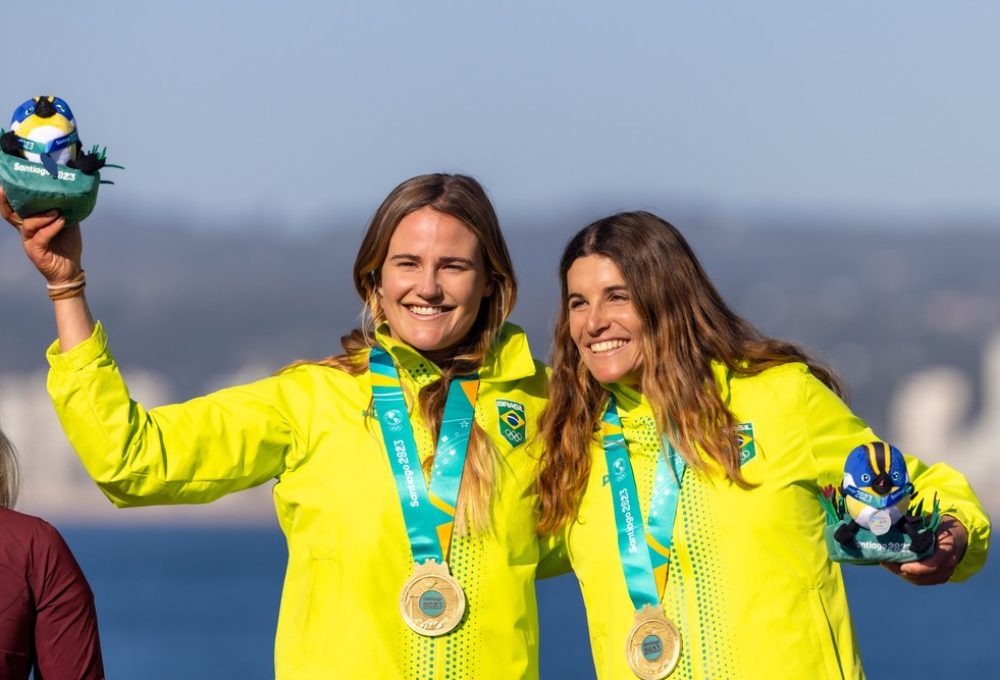 Martine e Kahena são bicampeãs do Pan na vela — Foto: Miriam Jeske/COB