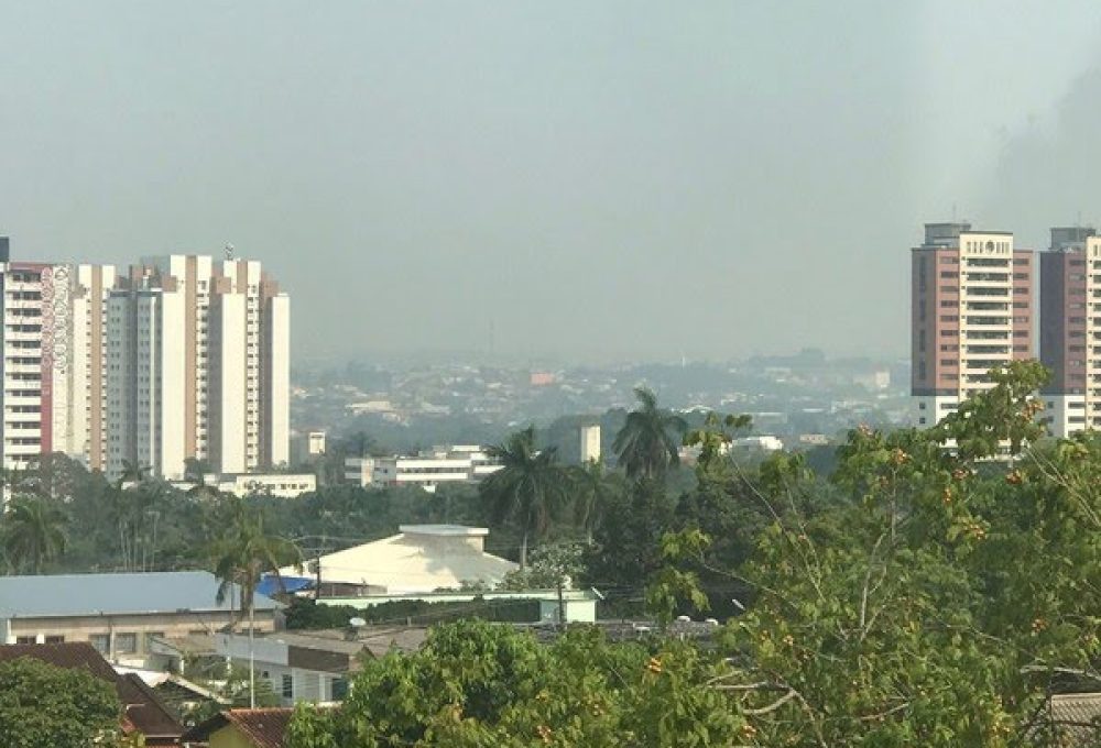 Fumaça encobre Manaus nesta quinta-feira. — Foto: Hariel Fontenelle/g1