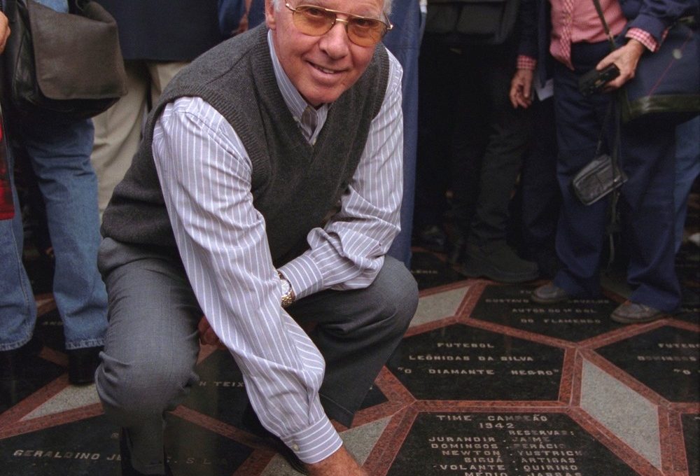 Zagallo cravou seu nome na famosa calçada da fama do Maracanã — Foto: Agência O Globo